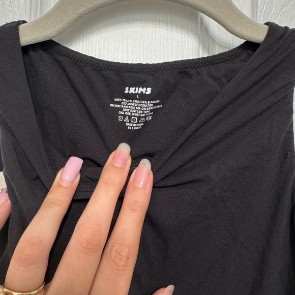 Skims Fits Everybody High Neck Bodysuit in Black Women’s Size Large - Picture 8 of 10